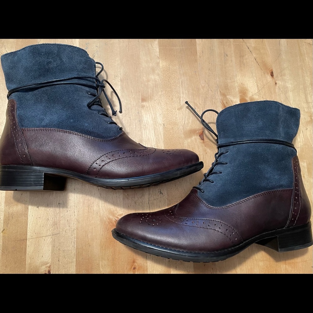 Remonte by Reiker Blue suede & brown leather booties w/ wingtip fronts. Size 41